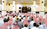 مصلون يؤدون الصلاة في أحد مساجد القصيم - أرشيفية واس