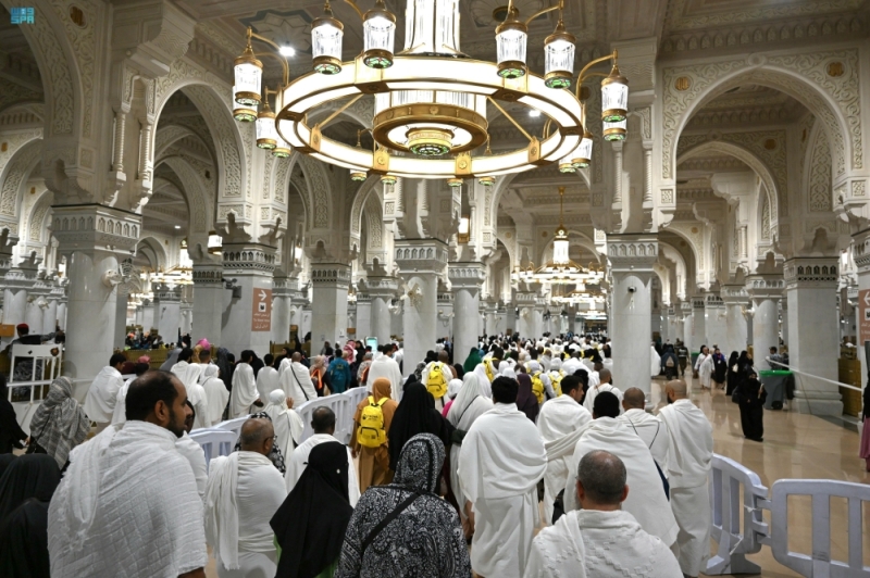 شاهد | حشود مليونية بالمسجد الحرام في ليلة 28 من رمضان