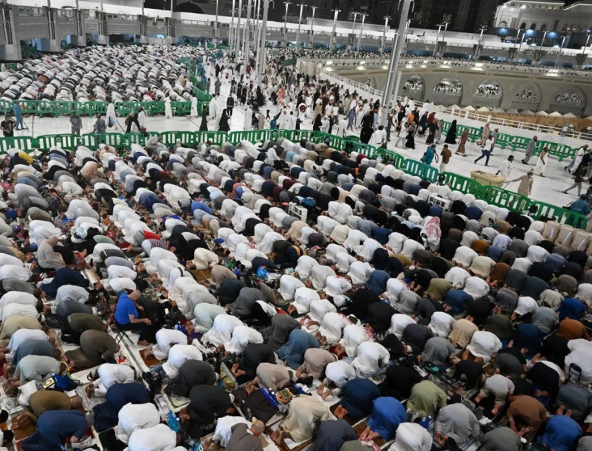 ليلة الـ29.. أكثر من مليونين ونصف من ضيوف الرحمن يشهدون ختم القرآن الكريم بالمسجد الحرام - واس