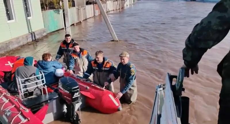 روسيا.. الفيضانات تغمر أكثر من 10 آلاف منزل في أورينبورج