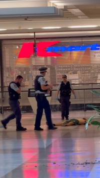 الشرطة الأسترالية: منفذ هجوم الطعن في مركز التسوق يعاني من مشاكل عقلية