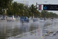 "الأرصاد" تحذر مرتادي الطرق السريعة بين الشرقية والرياض من التقلبات الجوية