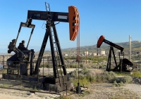 ارتفاع أسعار النفط بدعم من بيانات صينية والتوترات في الشرق الأوسط