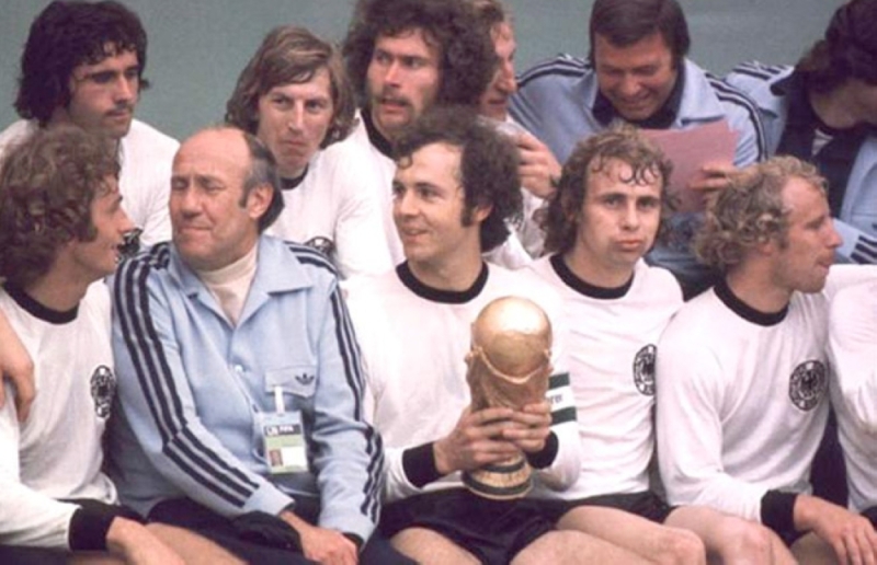 وفاة الألماني بيرند هولسنباين الفائز بكأس العالم 1974