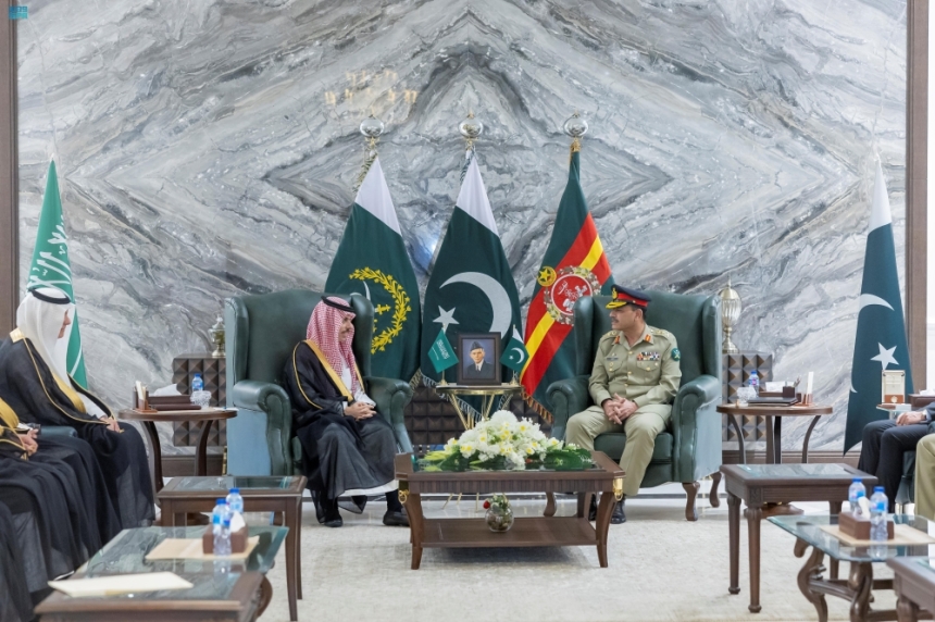 وفد المملكة يبحث التعاون الاستراتيجي مع رئيس أركان الجيش الباكستاني