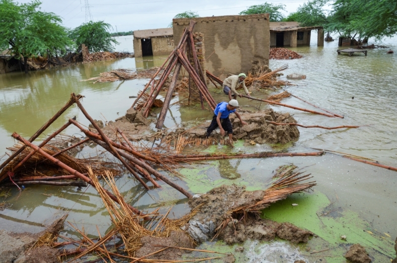 انهيارات وقتلى ومصابين.. أرقام جديدة لخسائر الفيضانات في باكستان