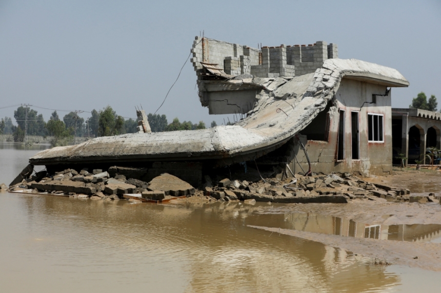 أكثر من 137 قتيلًا بسبب الأمطار في باكستان وأفغانستان- رويترز