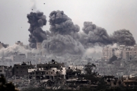 قوات الاحتلال تقصف مخيم النصيرات - وفا