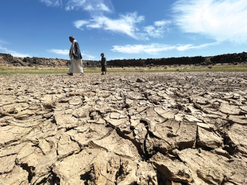تدهور التربة الزراعية نتيجة للتغيرات المناخية (رويترز)