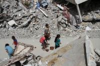 أوضاع إنسانية سيئة تسيطر على قطاع غزة- رويترز
