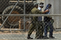 قوات الاحتلال تنتهك إنسانية الأسرى الفلسطينيين - رويترز