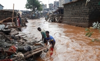 مصرع وإصابة المئات في فيضانات تنزانيا - رويترز