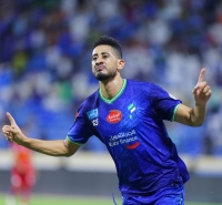 تفاصيل إصابة مراد باتنا قبل مباراة الهلال والفتح: "قد تبعده حتي نهاية الموسم"