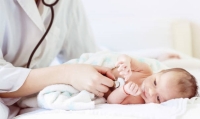 "الصحة" تلزم المستشفيات الخاصة بالفحص المبكر للمواليد