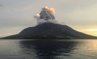 من جديد.. ثوران بركان جبل روانج في إندونيسيا وأوامر بالإخلاء