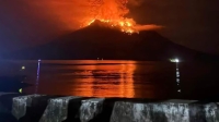 تجدد ثوران بركان جبل روانج في إندونيسيا - ABC News