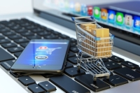 زيادة في مبيعات التجارة الإلكترونية على أساس سنوي - مشاع إبداعي