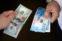 الروبل الروسي يصعد أمام العملات الرئيسية