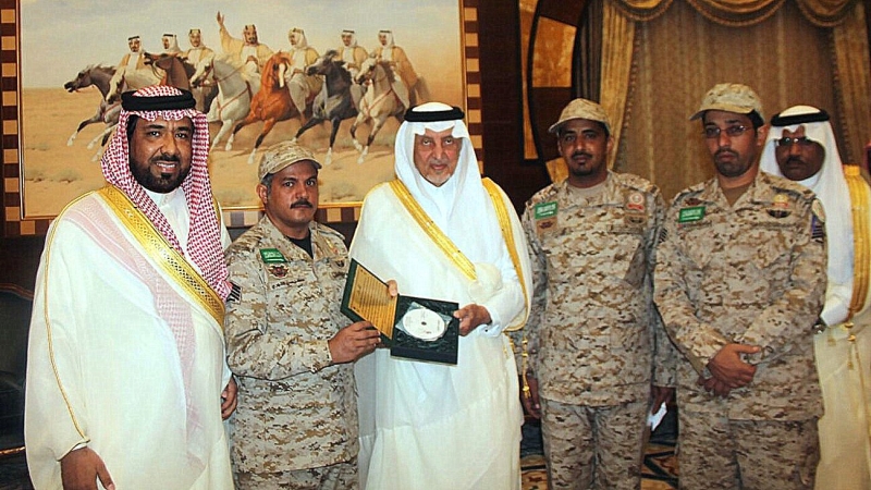 أمير مكة يستقبل جنوداً من المرابطين بالحد الجنوبي
