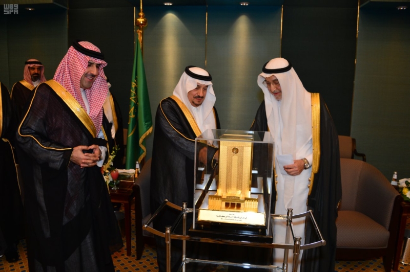  أمير الرياض يشرف حفل تكريم الرئيس السابق لديوان المراقبة العامة

