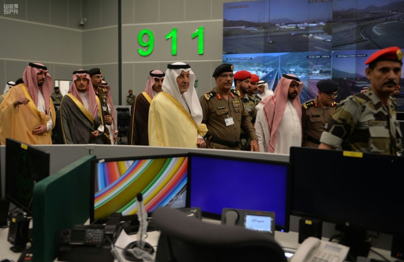 أمير مكة: مركز 911 سيكون له دور في الحفاظ على أمن ضيوف الرحمن. 