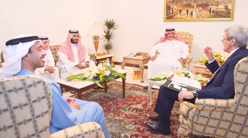 ولي العهد و ولي ولي العهد و وزير الخارجية الإماراتي يعقدون اجتماعاً مع جون كيري