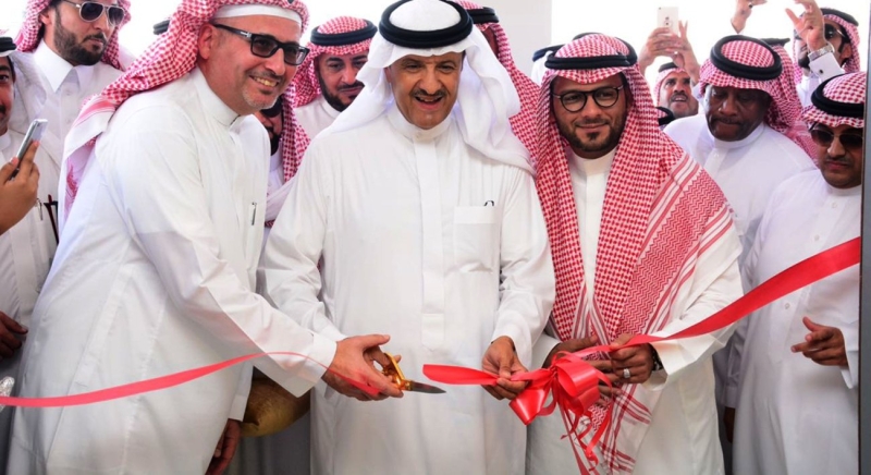 الأمير سلطان بن سلمان يفتتح قاعة الطيارين في نادي الطيران السعودي
