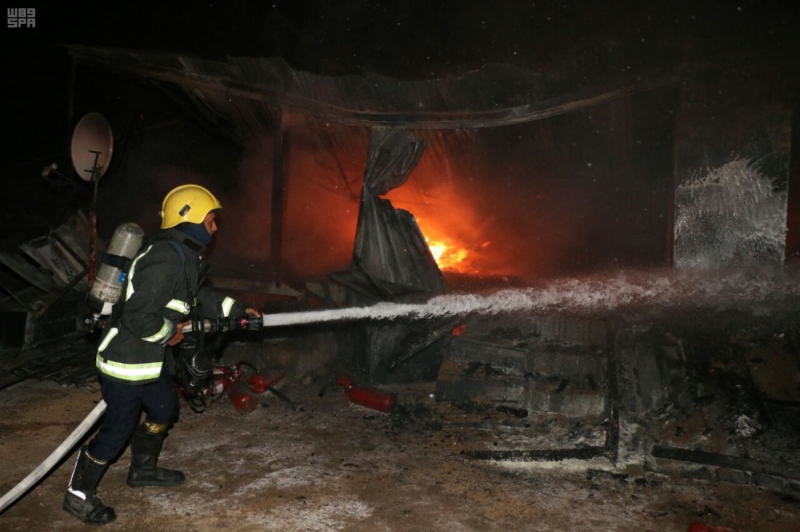 مدني مكة المكرمة يسيطر على حريق في فناء مخصص لسكن العمال
