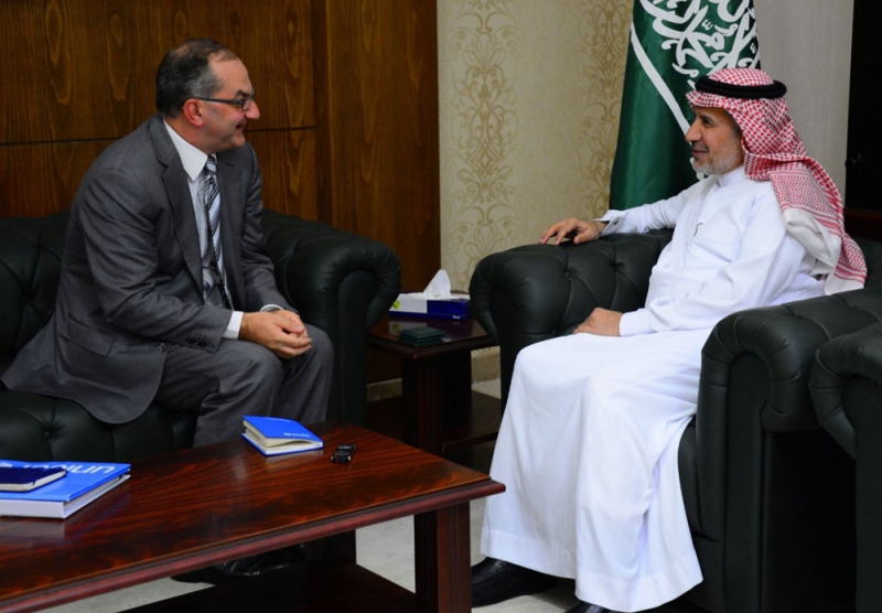 الدكتور عبدالله الربيعة يلتقي وزير التنمية الدولية البريطاني