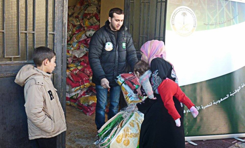 الحملة الوطنية السعودية تواصل توزيع مساعداتها للنازحين السوريين 