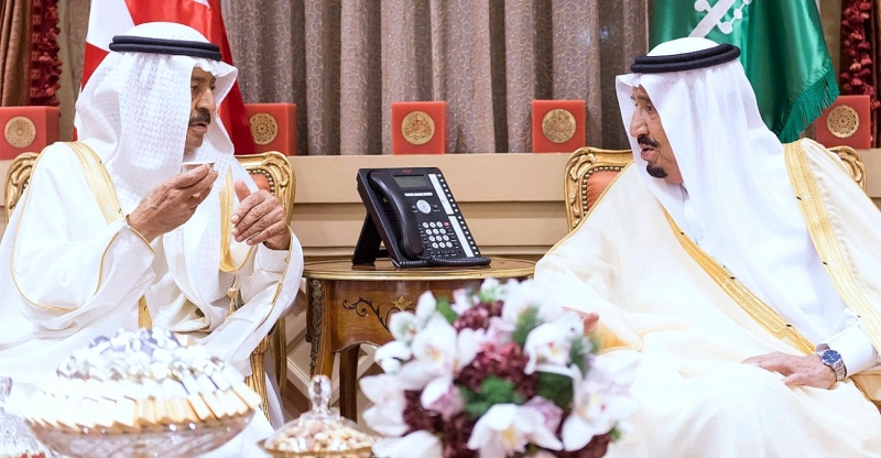 خادم الحرمين الشريفين يستقبل رئيس وزراء البحرين
