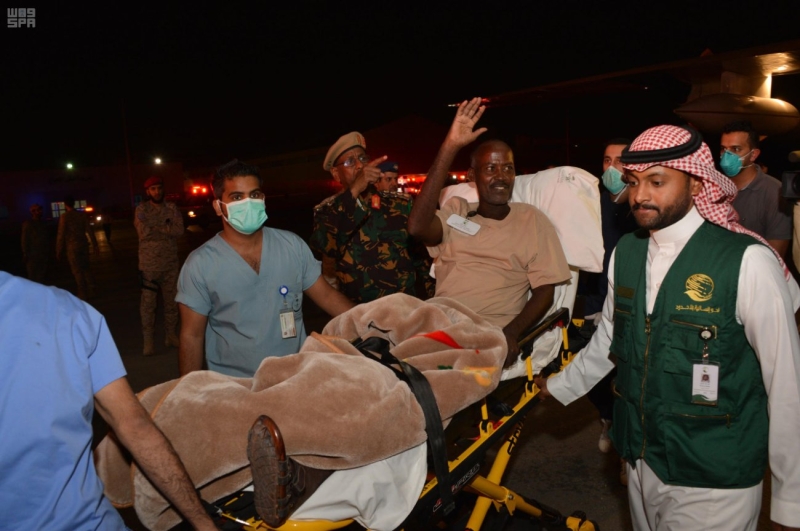 خادم الحرمين الشريفين يوجه مركز الملك سلمان للإغاثة بإخلاء 15 مصاباً صومالياً إلى الرياض لعلاجهم
