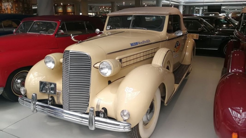  السيارات الكلاسيكية ترسم أيام الستينات في المملكة
