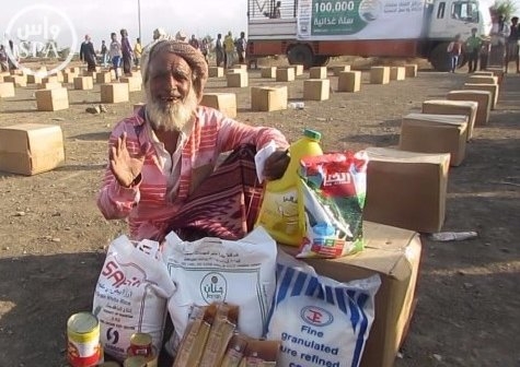 مركز الملك سلمان للإغاثة يوزع 4 آلاف سلة غذائية في تعز 
