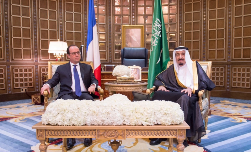 خادم الحرمين الشريفين يعقد جلسة مباحثات رسمية مع الرئيس الفرنسي