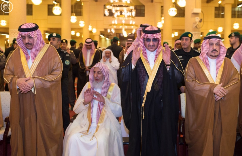ولي العهد يؤدي صلاة الميت على الأميرة الجوهرة بنت فهد بن عبدالعزيز
