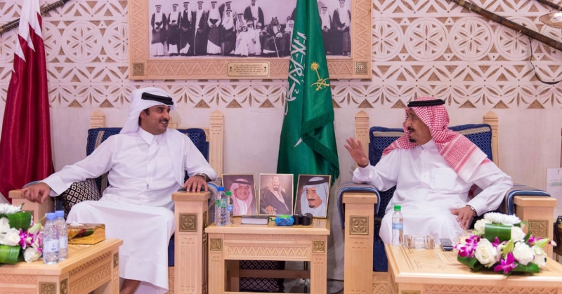  خادم الحرمين الشريفين خلال مباحثاته مع أخيه أمير دولة قطر
