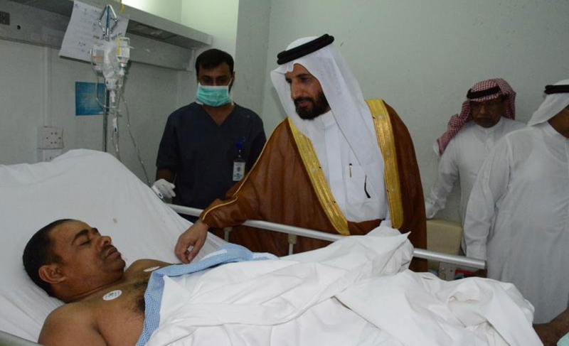 خلال زيارته للمصابين المنومين بمستشفى صامطة جراء سقوط المقذوفات الحوثية
