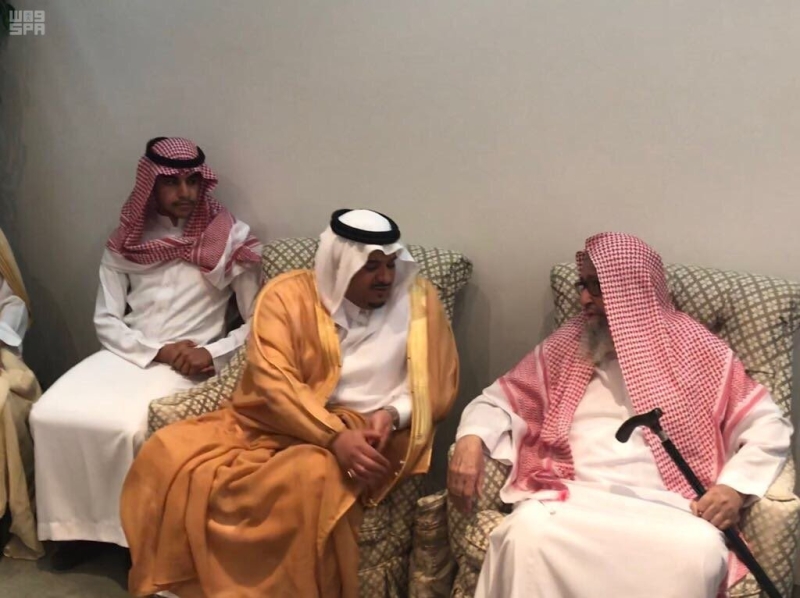 نائب أمير الرياض يُعزي أسرة الشيخ السدلان 