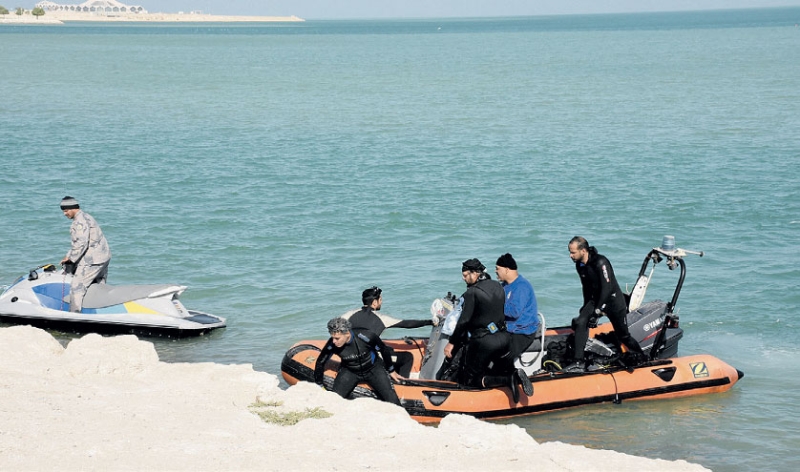  غواصون متطوعون خلال عملية البحث عن المفقود (تصوير : هاني الخميس) 