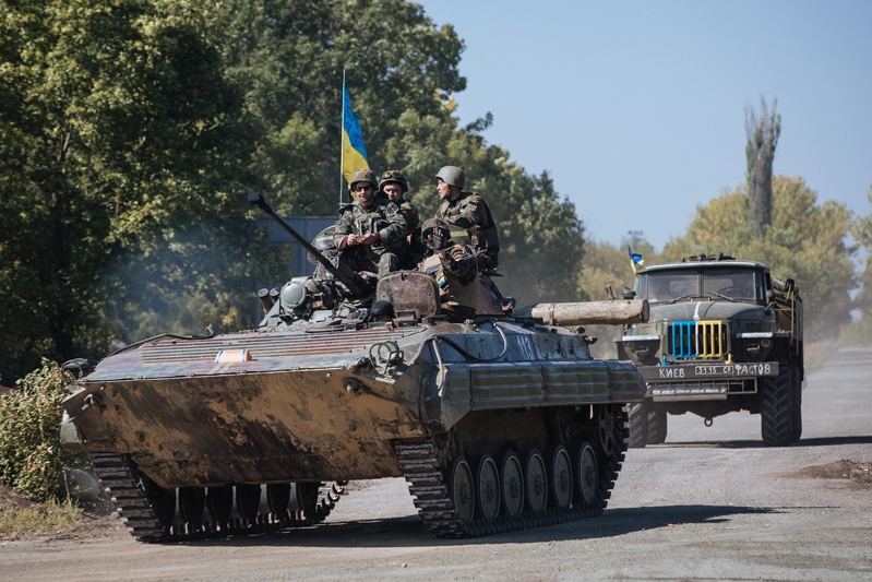 قوات أوكرانية قرب مدينة برفومايسك (د ب أ) 