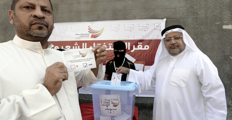 فتح صناديق الاقتراع في جميع محافظات البحرين للانتخابات النيابية والبلدية
