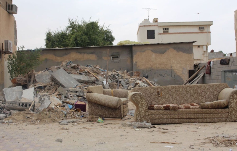 انتشار المخلفات والأنقاض في بعض الأماكن بالمركز (تصوير: أحمد المسري)