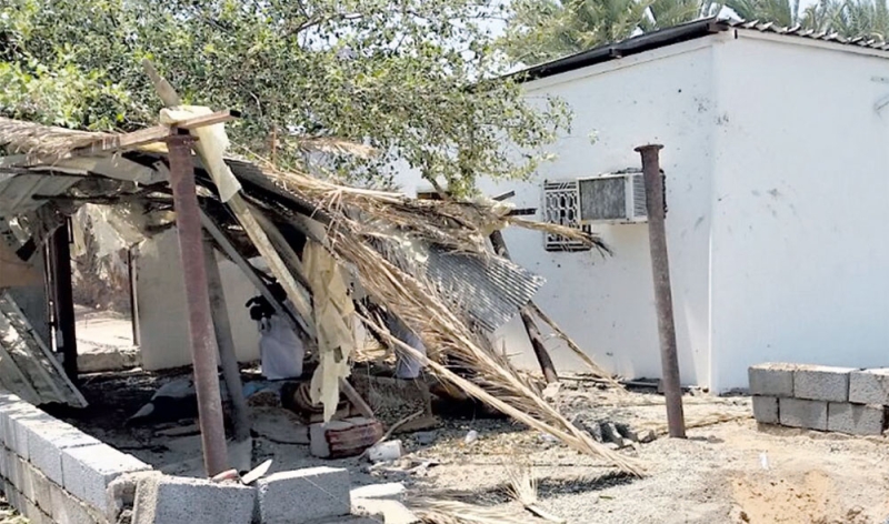 منزل الطفل الشهيد بعد سقوط القذيفة الحوثية