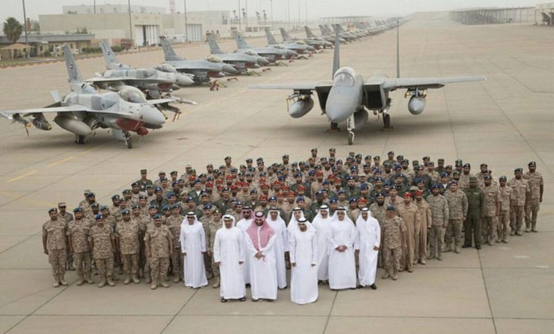 صورة ارشيفية من زيارة الشيخ محمد بن زايد للقوات الاماراتية في قاعدة الملك فهد الجوية بمدينة الطائف 