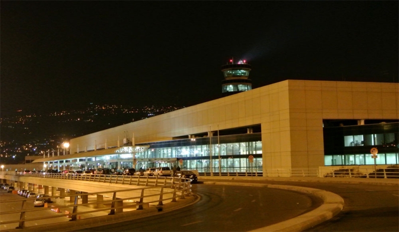 توقيف عاملين في مطار بيروت 