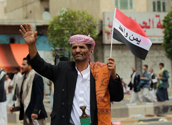 التوقيع على اتفاق السلم والشراكة الوطنية لإنهاء الأزمة في اليمن
