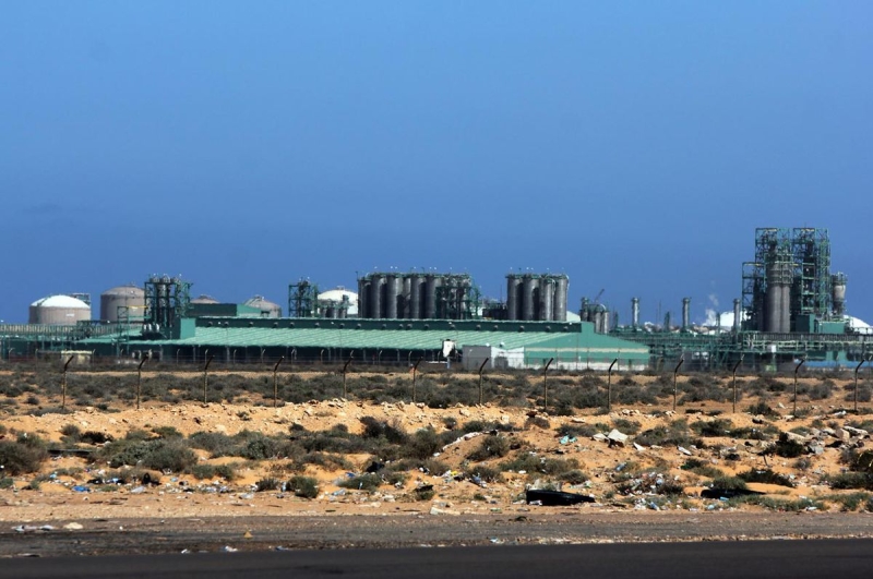 مسلحون يهاجمون حقل الغاني النفطي في ليبيا ويقتلون 8 حراس
