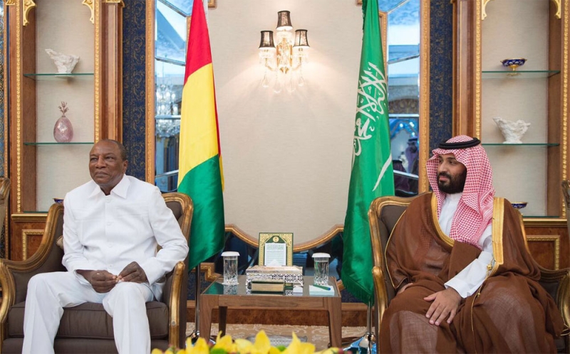 نائب خادم الحرمين الشريفين يجتمع مع رئيس جمهورية غينيا