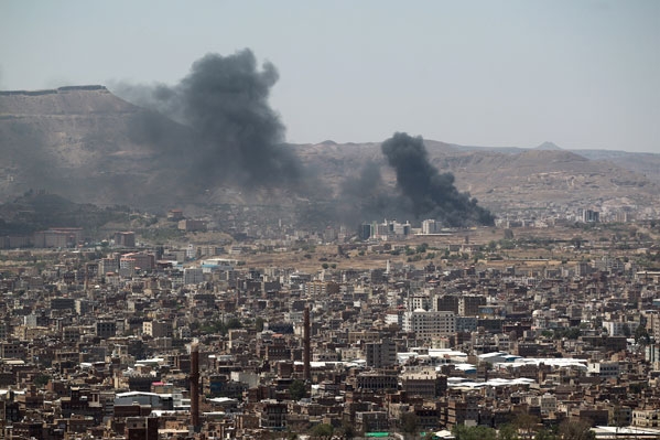 الحوثيون يسيطرون على مقر رئاسة الوزراء والاذاعة ومقار عسكرية في صنعاء